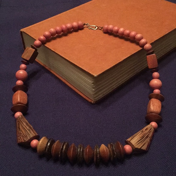 🐞 Boho Vintage Wooden Necklace with pink accent - Picture 1 of 4